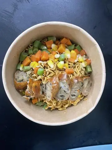 Hình ảnh Mỳ Trộn Rau Củ + Dồi Sụn Non