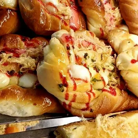 Hình ảnh Bánh mỳ trứng cút chà bông