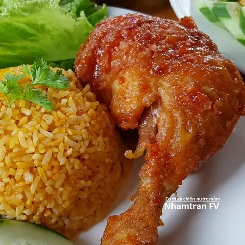 Hình ảnh Cơm Gà Chiên Nước Mắm