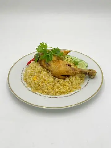 Hình ảnh Cơm chiên gà góc tư xối mỡ