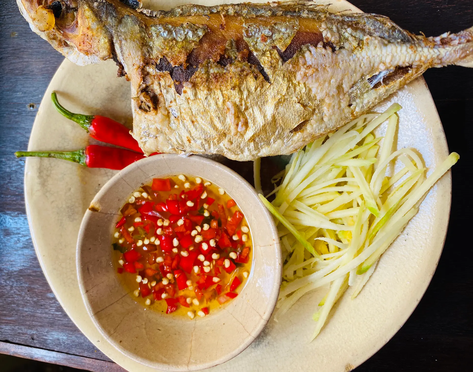 Hình ảnh Cơm cá chiên mắm xoài