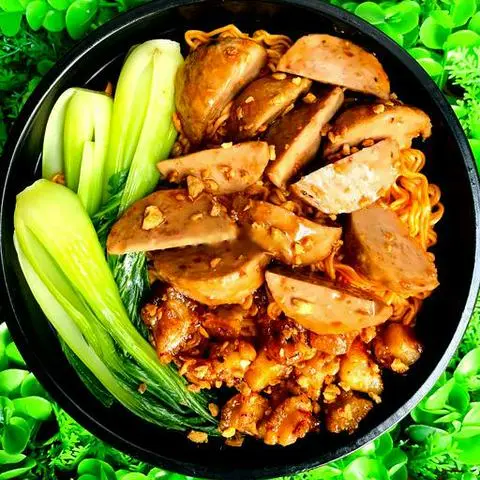 Hình ảnh Mì Trộn Tóp Mỡ Mắm Tỏi Bò Viên