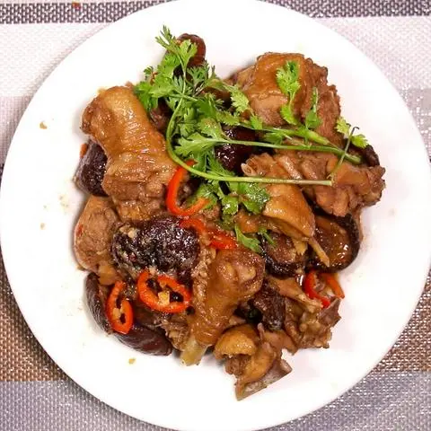 Hình ảnh Gà kho nấm đông cô