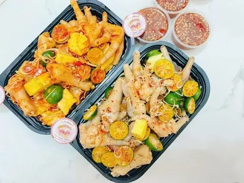 Hình ảnh COMBO 2 HỘP CHÂN GÀ CÓ XƯƠNG SẢ TẮC VÀ SỐT THÁI