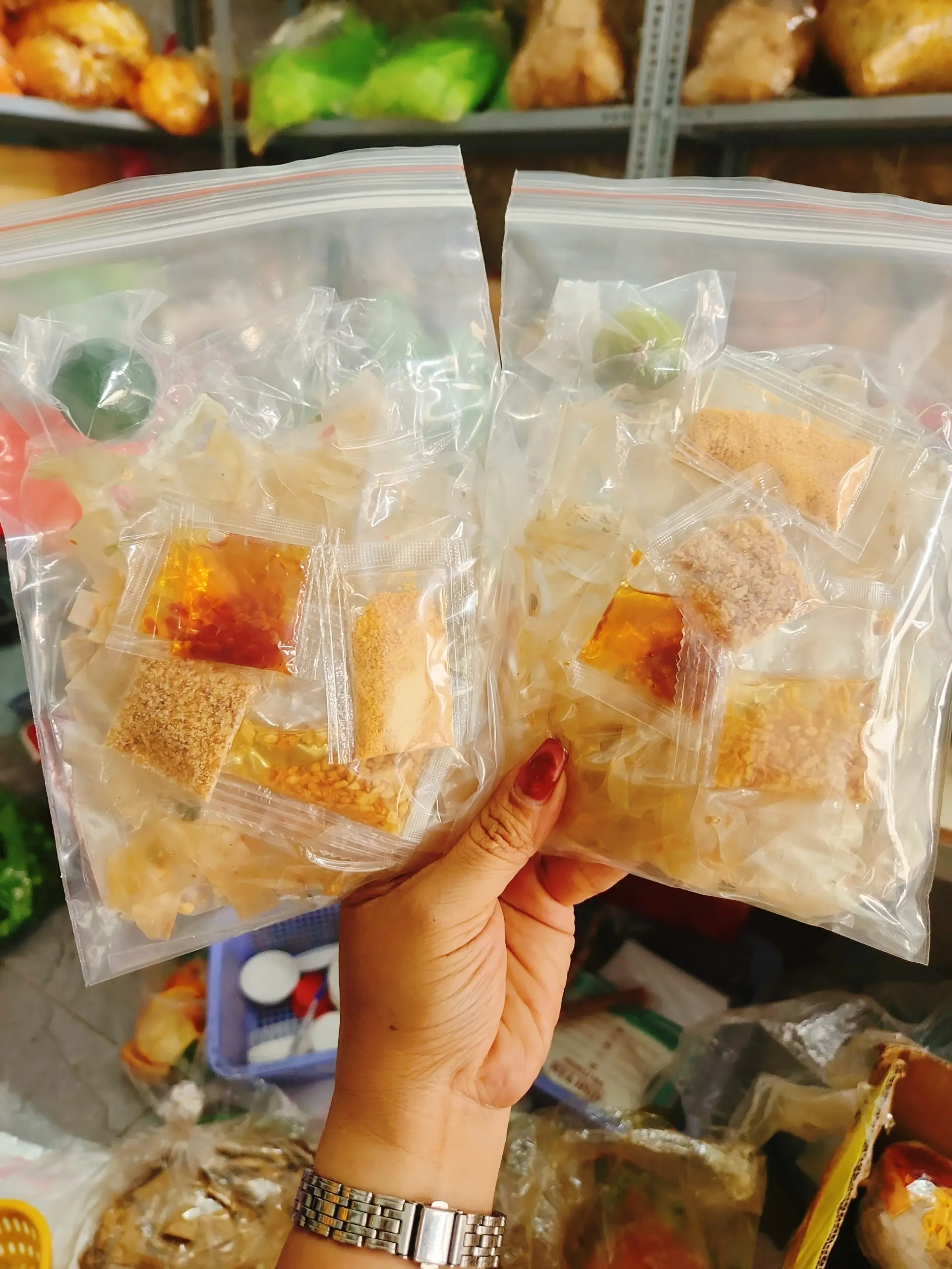 Hình ảnh 2 Bịch phơi sương dầu tỏi, sa tế, muối nhuyễn, hành phi  tắc túi zip)