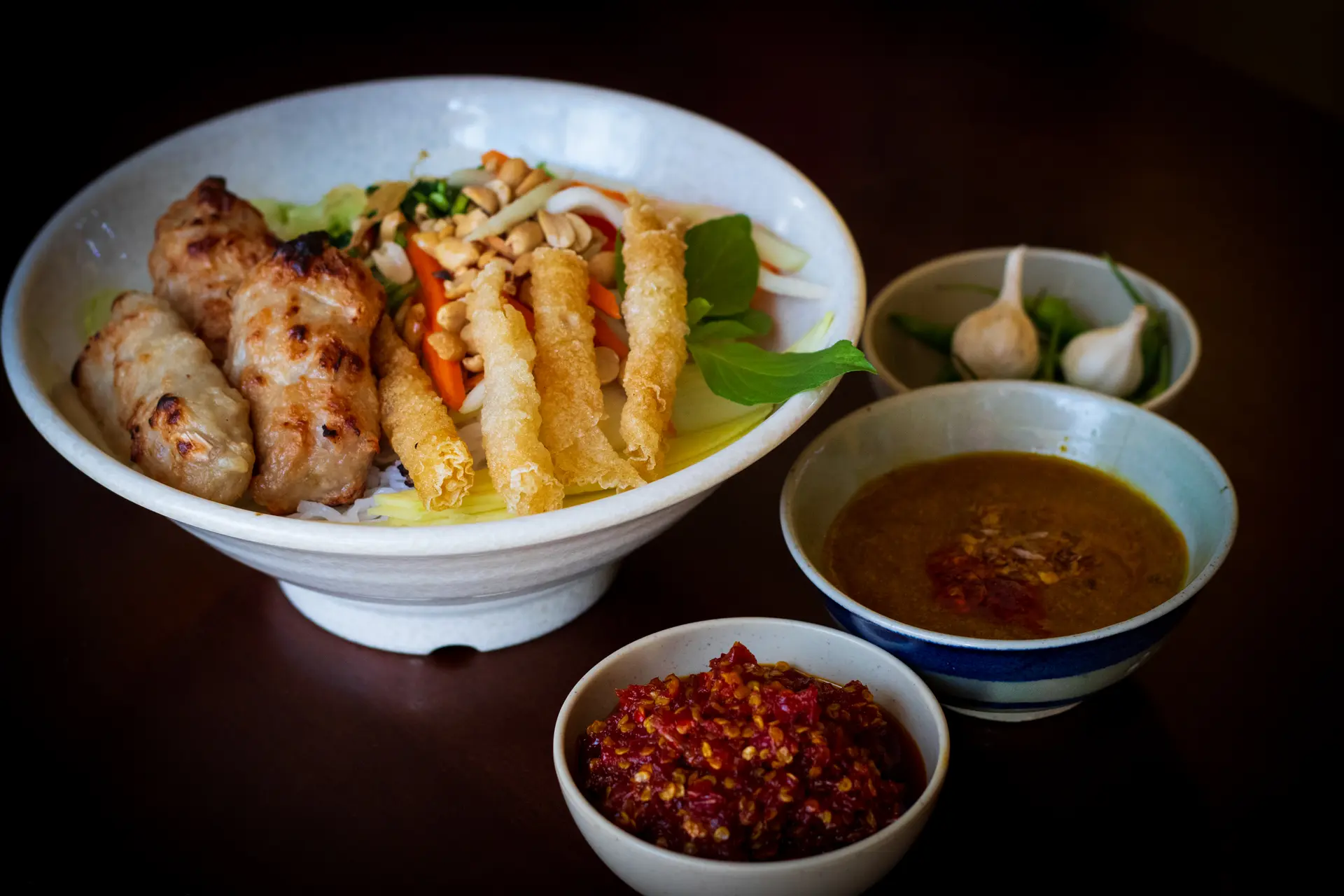 Hình ảnh Bún nem nướng - sốt tôm thịt