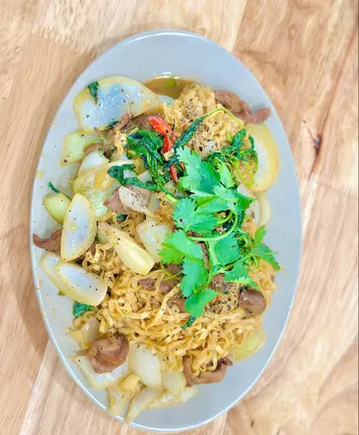 Hình ảnh Mì xào mề gà - lá é