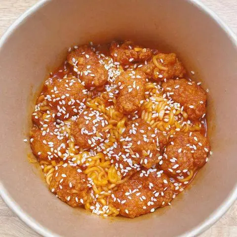 Hình ảnh Gà Mì Hàn Sốt Cay Hàn Quốc