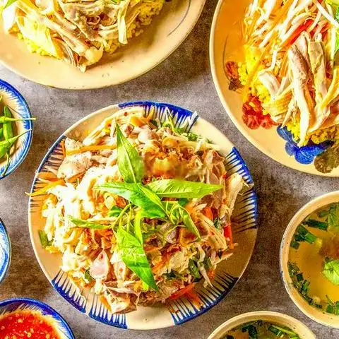 Hình ảnh Combo gỏi gà xé cho 2 người - 2 ly trà tắc
