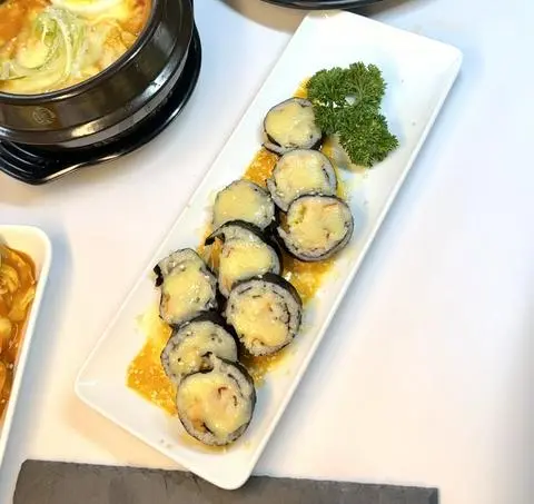 Hình ảnh Kimbap Sốt Phô Mai Kéo Sợi 