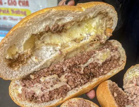 Hình ảnh Bánh mì Pate , Bơ