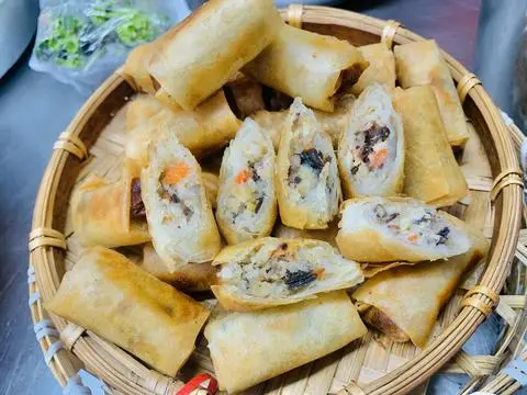 Hình ảnh Chả giò nhân nấm chiên 8 cái