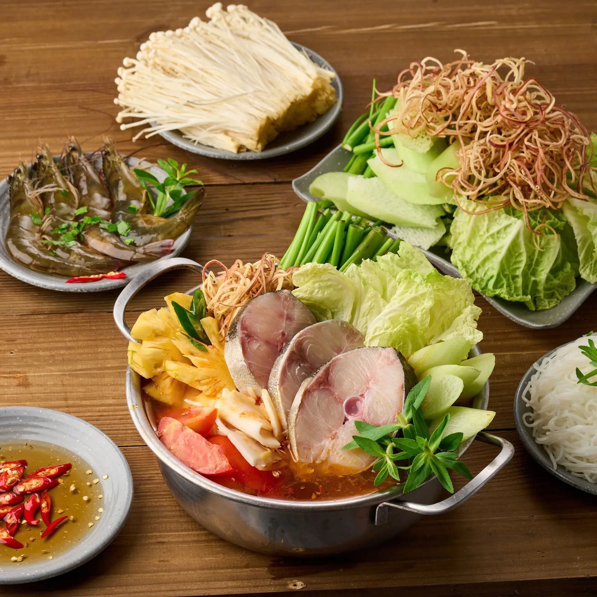 Hình ảnh Combo Lẩu Cá Bớp Thêm Tôm Và Nấm Kim Châm