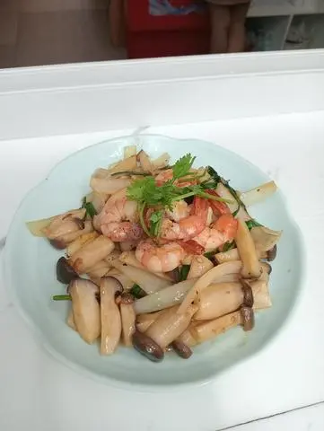 Hình ảnh Tôm Xào Nấm Đùi Gà 