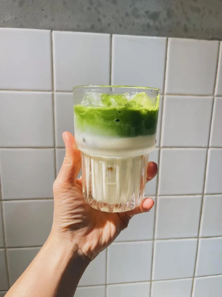 Hình ảnh matcha latte sữa gấu 