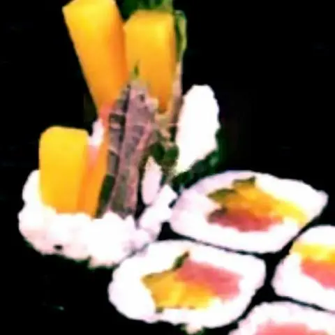 Hình ảnh Tuna takuwan maki