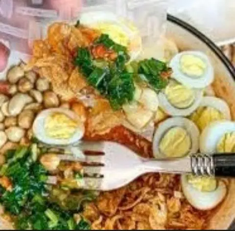 Hình ảnh Bánh Tráng Chấm Sốt Tắc Trứng Cút - 1 Phần