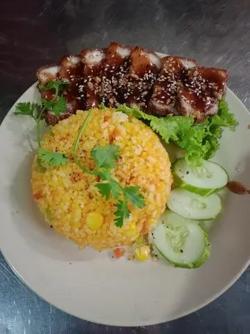 Hình ảnh Cơm ba rọi sốt tiêu đen