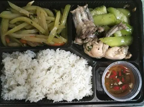Hình ảnh Cơm ếch xào mướp hương