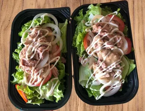 Hình ảnh Salad Cá Ngừ sốt mè rang