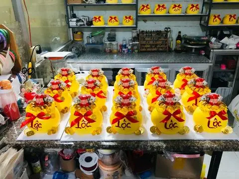 Hình ảnh bánh kem hũ vàng khai trương có chữ lộc