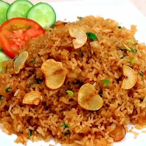 Hình ảnh Cơm chiên tỏi trứng + đùi gà 