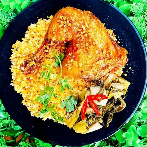 Hình ảnh Cơm Chiên Gà Xối Mỡ Mắm Tỏi - Đùi Gà Lớn