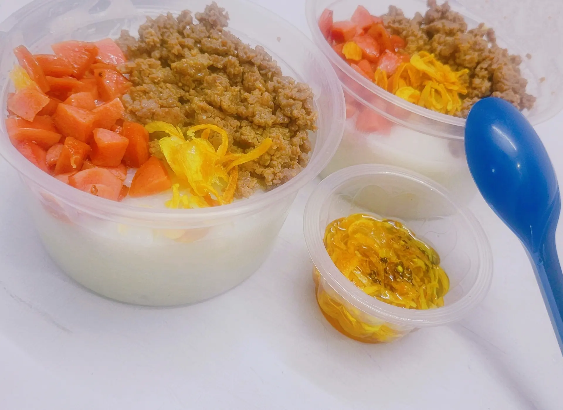 Hình ảnh Cháo Thịt Bò Bằm, Xúc Xích (ST25) + Tặng Sốt Mắm Hành Phi