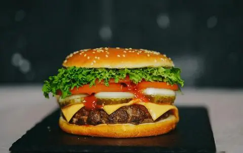 Hình ảnh Hamburger trứng - xúc xích