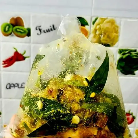 Hình ảnh Bánh tráng trộn mỡ hành sate cay