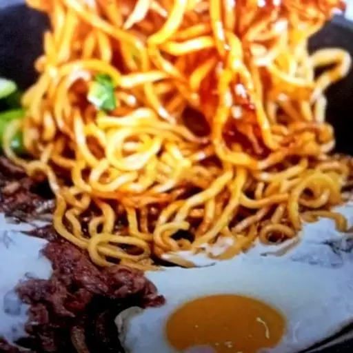 Hình ảnh Mì trộn bò - trứng