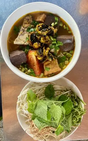 Hình ảnh bún riêu cua ốc sườn chả