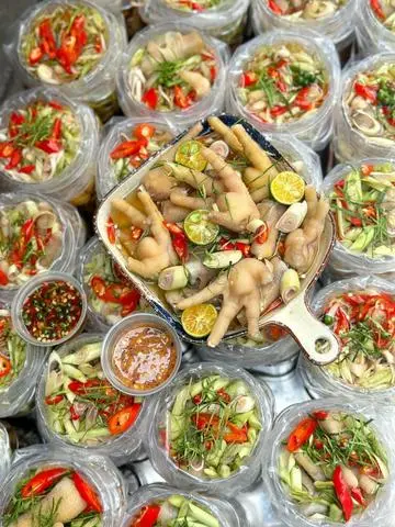 Hình ảnh chân gà rút xương ngâm sả tắt