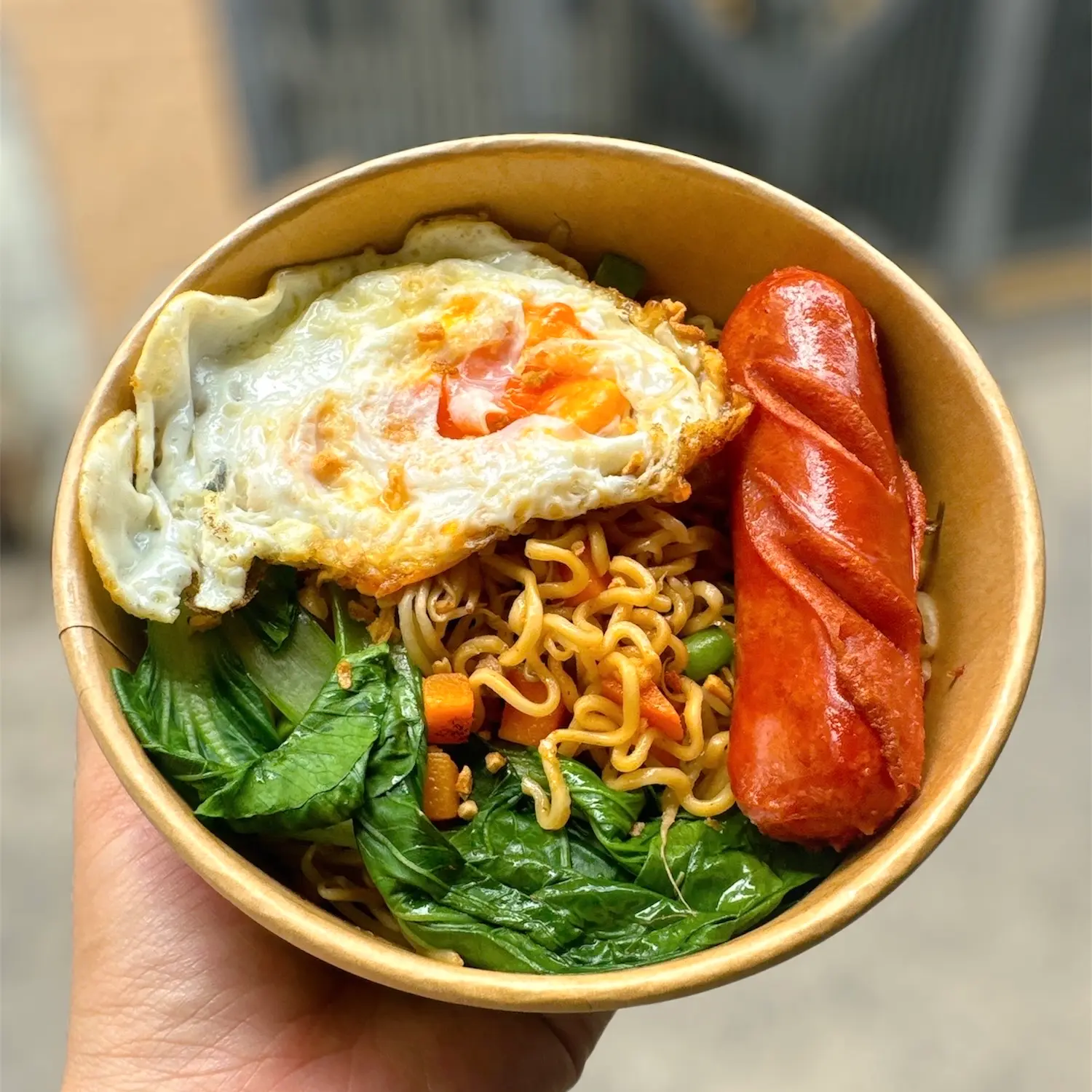 Hình ảnh Mì Trộn Trứng Xúc Xích