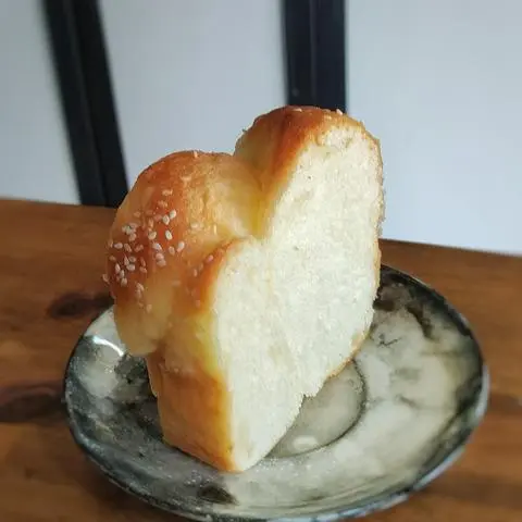Hình ảnh 01 Lát Bánh Mì Hoa Cúc