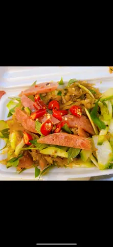 Hình ảnh Tré trộn nem Huế