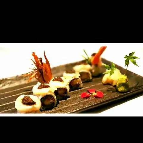 Hình ảnh R11 - Ebi Salmon Hotate Roll