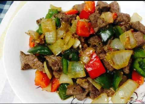 Hình ảnh Cơm chiên bò xào ớt chuông + coca chai