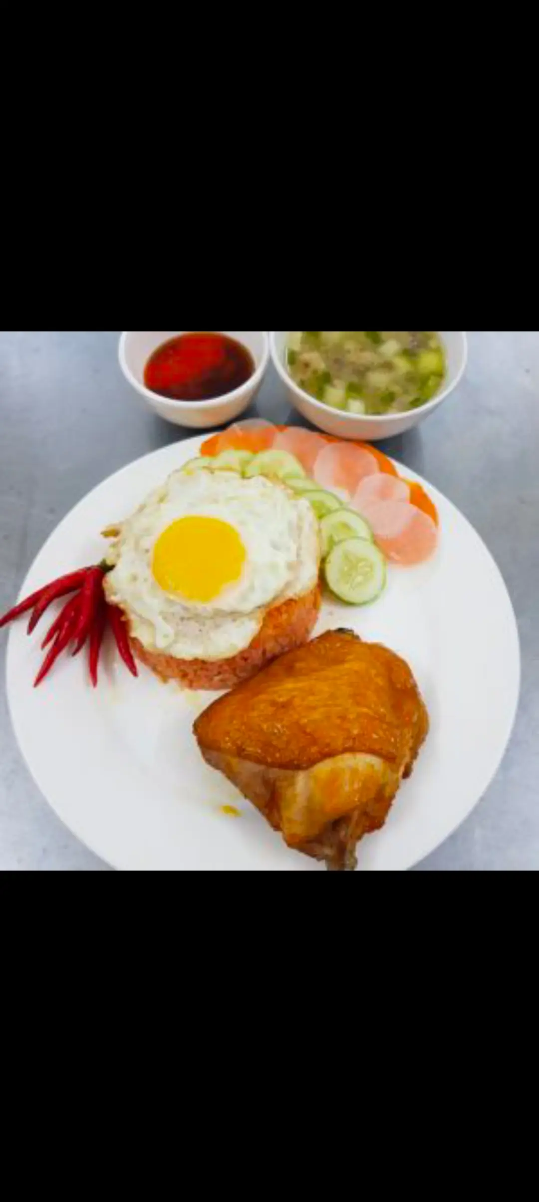 Hình ảnh Cơm gà xối mỡ size vừa + cơm thêm + Coca cola