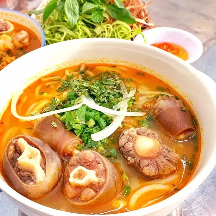 Hình ảnh Bún bò đuôi bò