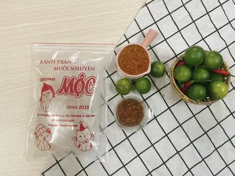 Hình ảnh Bánh Tráng Dẻo Chấm Muối Ớt