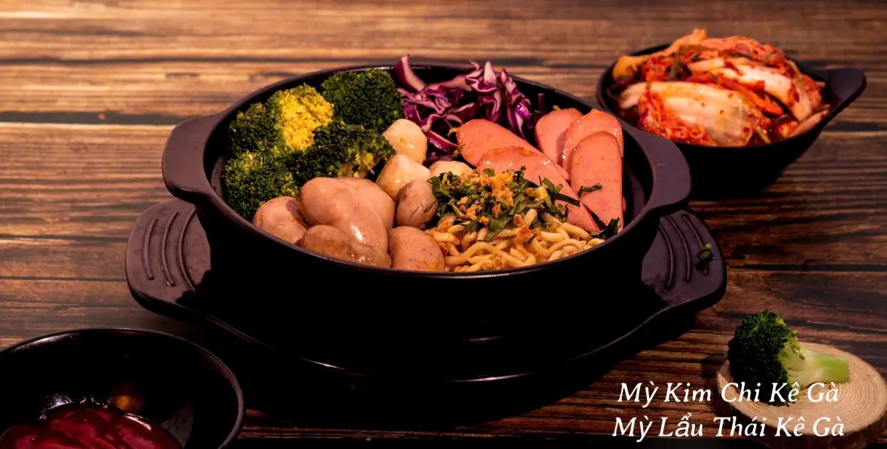 Hình ảnh Mì lẩu thái trứng gà non
