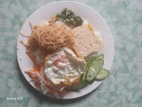 Hình ảnh Cơm Chả Ốp La Bì