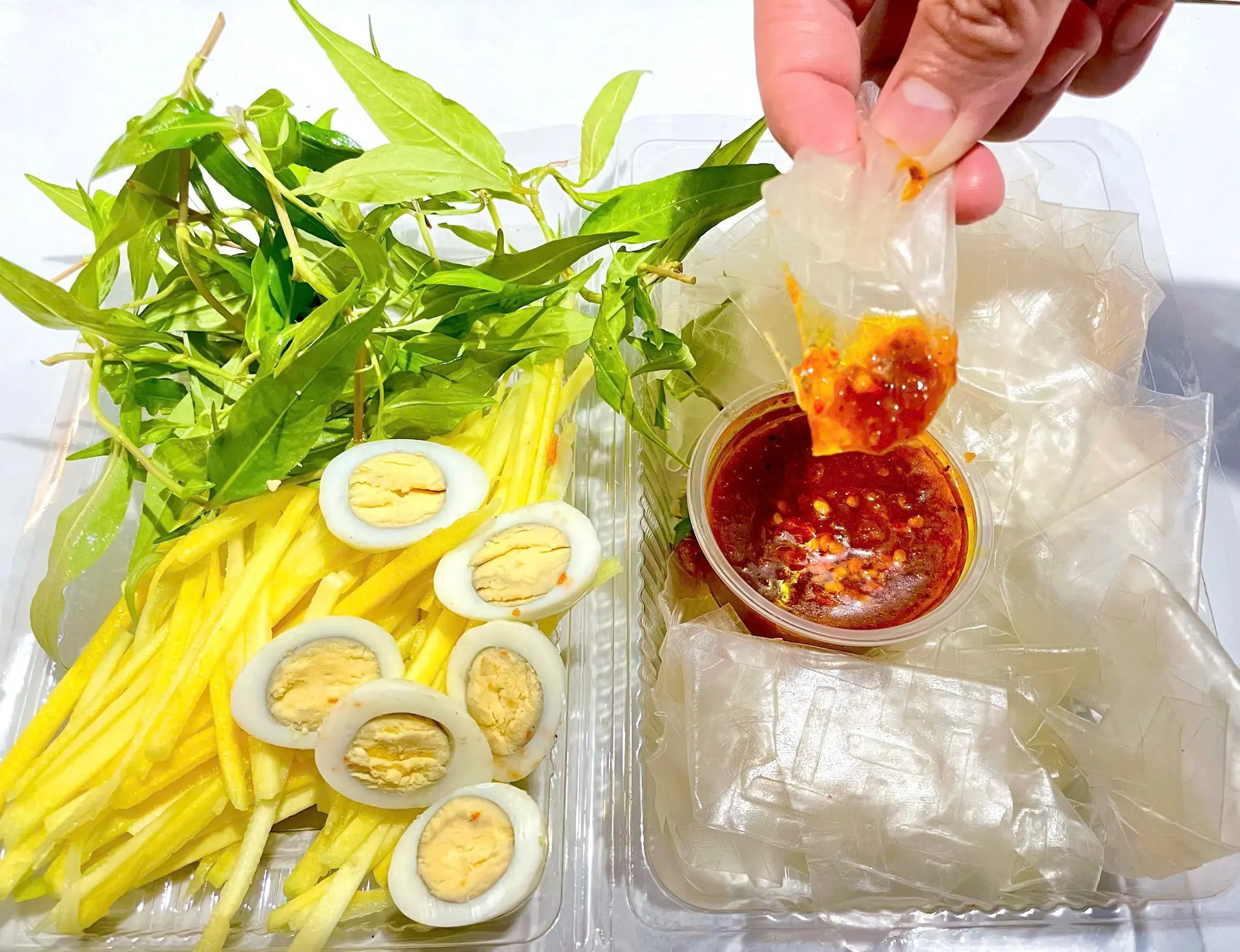 Hình ảnh Bánh Tráng Chấm Phơi Sương (Trứng Cút)