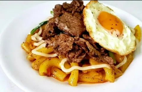 Hình ảnh Nui Xào Sốt Gia Truyền + Bò Xào + Trứng