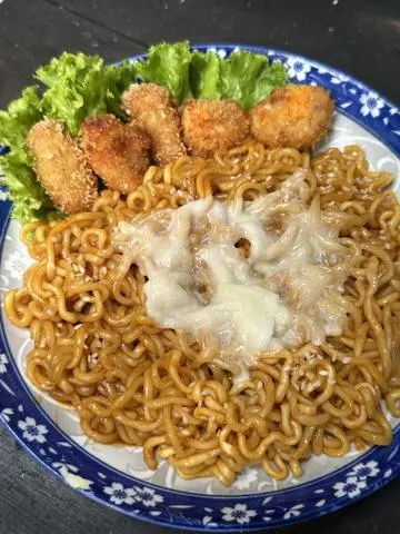Hình ảnh Mì cay gà phô mai