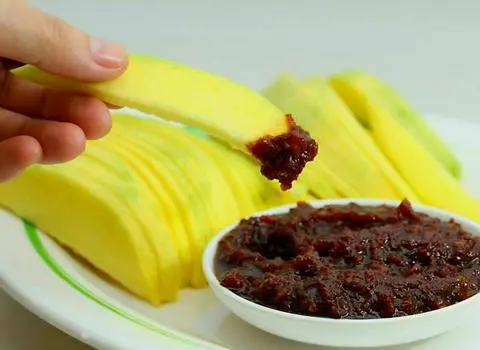 Hình ảnh xoài chấm mắm ruốc 
