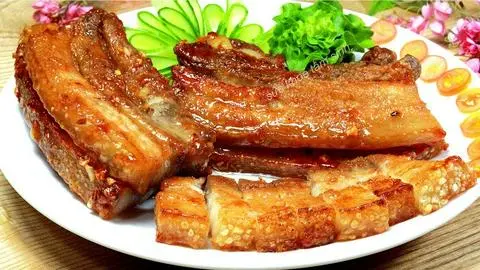 Hình ảnh Cơm ba rọi chiên giòn