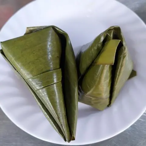 Hình ảnh 2 cái Bánh Ít Truyền Thống