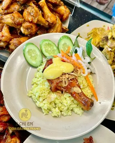 Hình ảnh CƠM GÀ CHIÊN MẮM TỎI